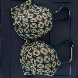 Nearly new batik look underwire bra